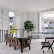 4-Storey Corner Courtyard House with Private berth