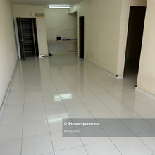 Partial furnish 3 bedrooms 2 carparks