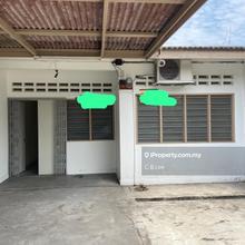 Single storey for sale at strategic location. 