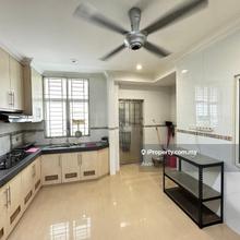 2 storey teres with big balcony