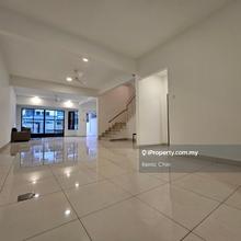 Super Nice 3-Sty Superlink House, Freehold & Very Tight Security