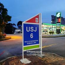 Room To Let For 500 Opposite Taipan Near Taipan LRT .