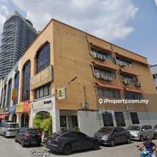 Facing Main Road / Freehold / Limited ( 3 Storey Corner Shop) Kepong