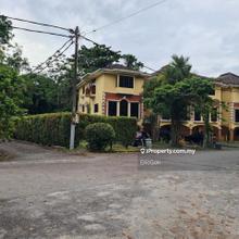 Three Storey Corner Townhouse in Established Meru Valley Resort