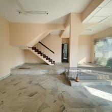 Limited End Lot Unit 