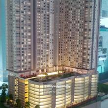 En Bloc Building Suitable For Own Use / Main Road Frontage