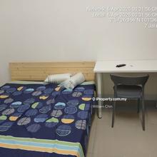 Middle room for rent move in now