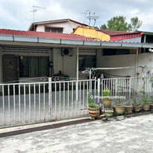 Single storey terrace house in a quiet location