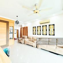 Fully Furnished With 2 Cp Near USM n Queensbay Mall Worth Rent!!