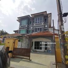 Refurbished 2.5 sty Semi d unit call Minnie to viewing