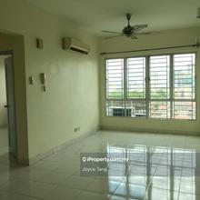 E-tiara 2 room 2 bathroom unit with 2 carpark for sale