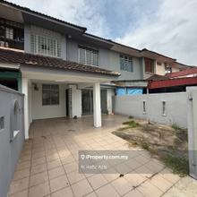 Nice Environment Terrace at Taman Mawar Pasir Gudanf