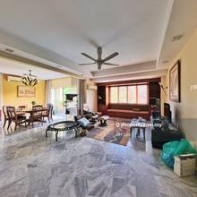 Villa flora ttdi spacious and comfortable duplex unit