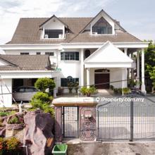 3 storey huge Pinggir Ttdi KL hilltop bungalow with nice view