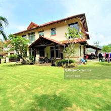 2 Semi-D house with Huge Land