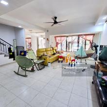 Quiet location nearby Puteri 1 shop & bank, 2.5 Storey Freehold 