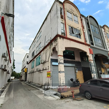 Kip kepong shop 4 storey to sell End lot 