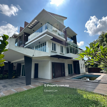 2.5 Storey Corner with Swimming Pool, Peaceful and Quiet Surroundings