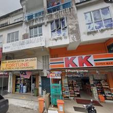 Facing Main Road Roi 4.8% Long Term good tenant 