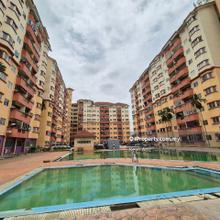 View Pool: Amazing Heights Apartment, Sungai Udang, Klang