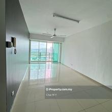 Very well maintain and move in cond, freehold, near to LRT, restaurant