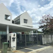 Corner with huge land area