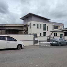 Warehouse at Taman Tasik Utama for Rent!
