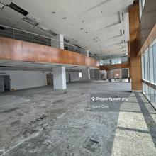 Duplex office space wth the view of Petronas Twins Tower and klcc park