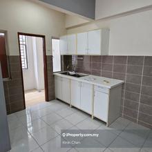 Freehold, close to mrt, partially furnished, 2 car park, nice view