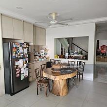 Double Storey Semi D House Renovated & Furnished For Sale, Greenlane 