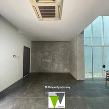 Good Buy Must View 2.5 Sty Renovated Facing Lake 