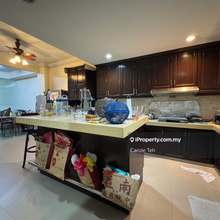 Freehold Flat Level Renovated Move in Condition 