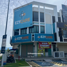 Facing main road, High Exposure & Visibility