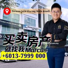 Facing Main Road Crowded Area Shop