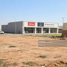 Cheap! Commercial land suitable for foodtruck, car dealer