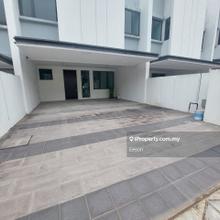 Nice 4.5 Stry House! Perfect Location! Freehold! Best Deal! Full Loan!