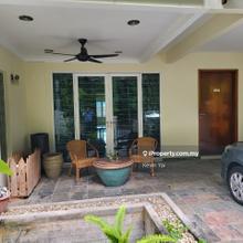 Well kept basic unit ideal for renovations or rebuilding 