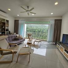 Middle floor corner 3 bedrooms furnished unit with store room 