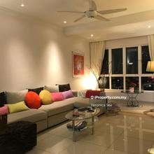 Overlooking city view and swimming pool. Corner unit and quiet