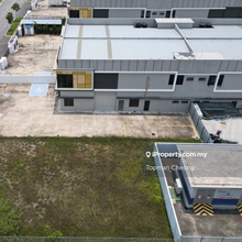Corner lot unit and Huge Land