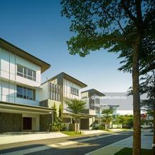 Freehold 3 storey bungalow with lift and clubhouse