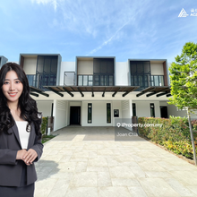 The Kews by Senibong, 3 Storey Link House with 10ft Back Garden.