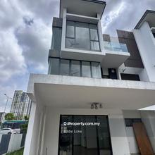 End Lot, 3 Storey House, Good Condition 26x70