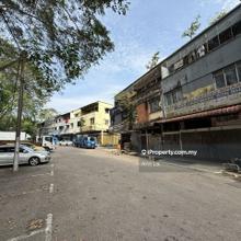 Facing Main Road -Freehold -Corner Lot