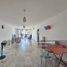 The resident 1271sqft condo
