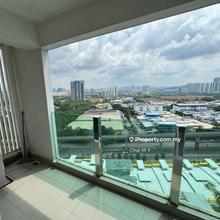 Very well maintain and move in cond, freehold, near to LRT, restaurant
