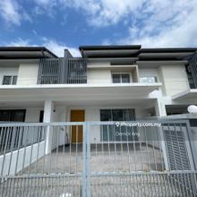 Facing Empty !! Good Condition Double Storey @ Garland Kota Emerald