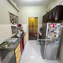 1 Car Park!! Good for own stay!! Near MRT Station!! 