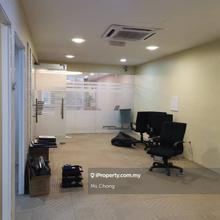 Upper Floor With Car Park to Rent