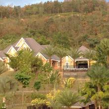 Canadian Style Bungalow @ Bukit Kinding, Ipoh with Infinity Pool